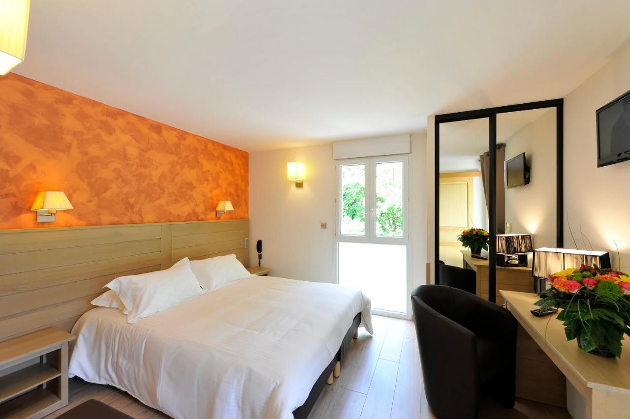 Logis Hotel Restaurant Les 2 Rives - A75, En Bordure De Riviere Banassac Exteriér fotografie