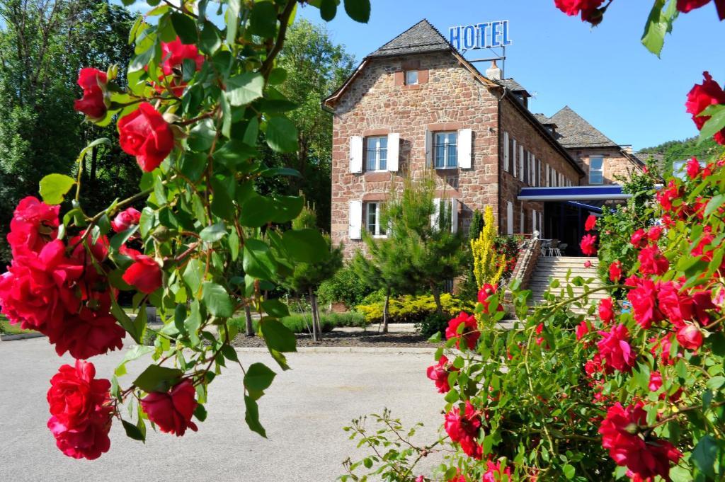 Logis Hotel Restaurant Les 2 Rives - A75, En Bordure De Riviere Banassac Exteriér fotografie